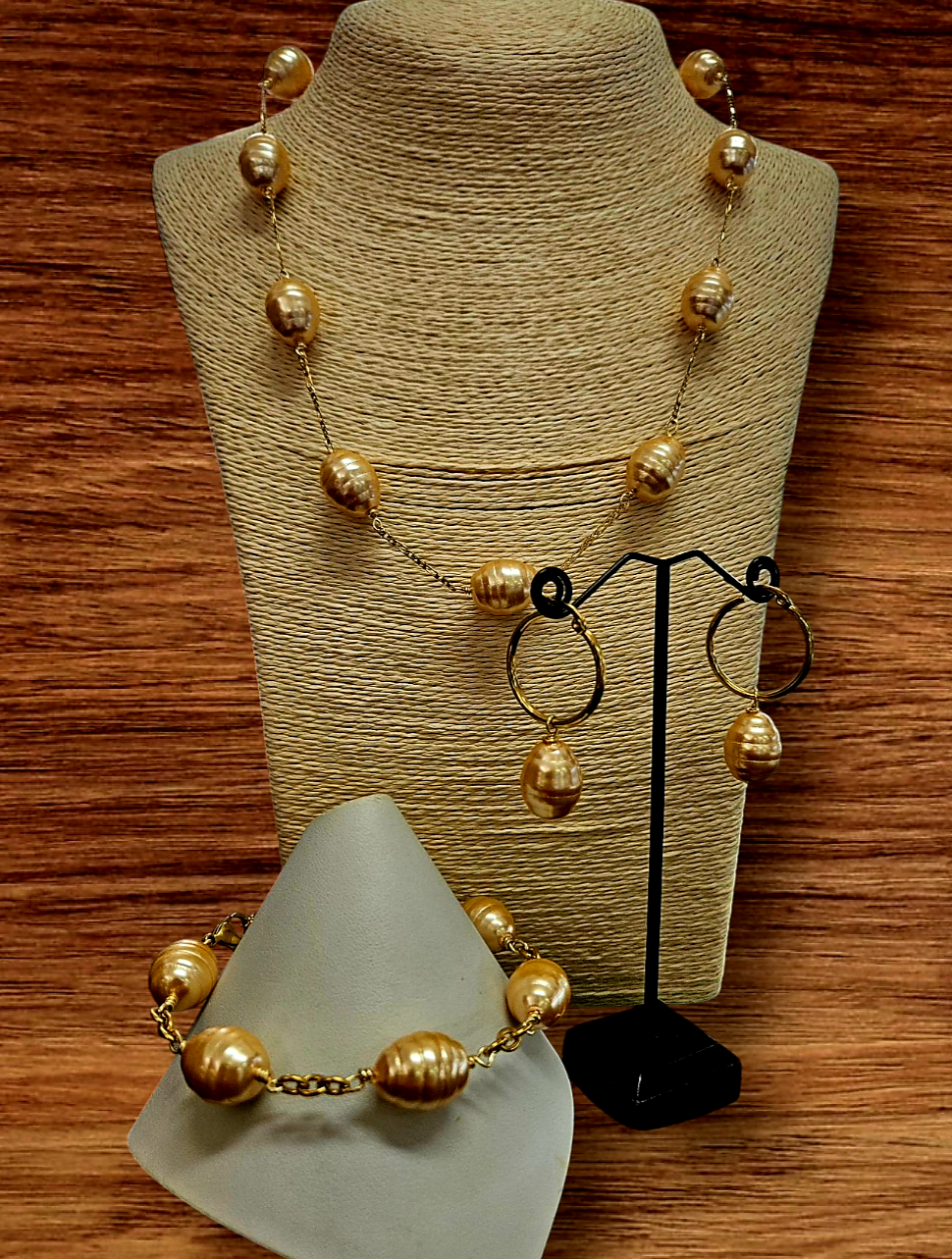 Premium Gold Shell Pearls Set