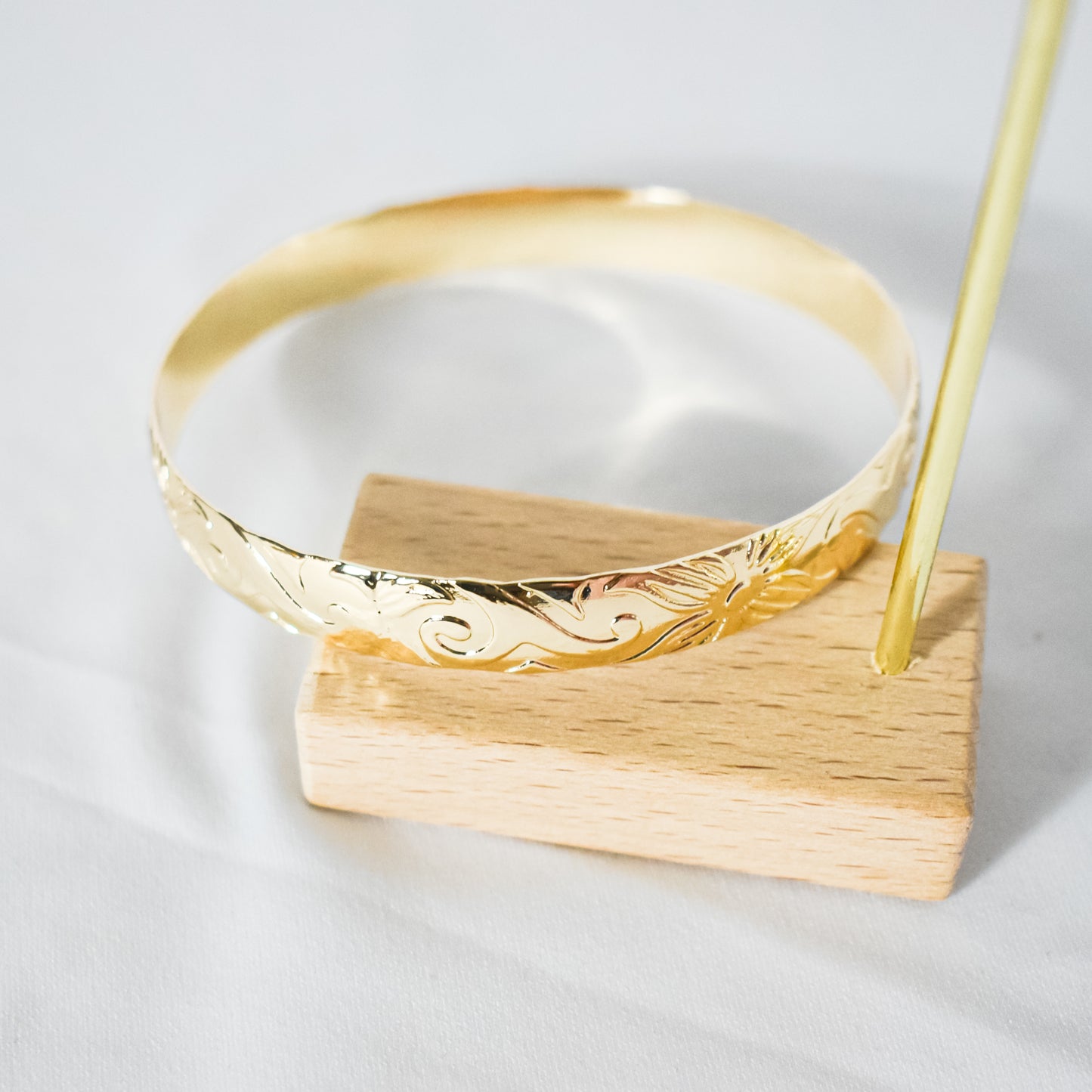 SINALEI – Tribal Luxe Gold Bangle