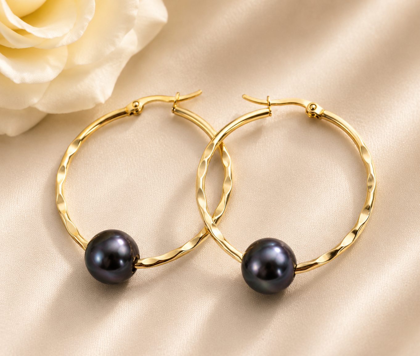 LAYLA - NATURAL BLACK PEARL x 14K GOLDFILLED HAMMERED EARRINGS