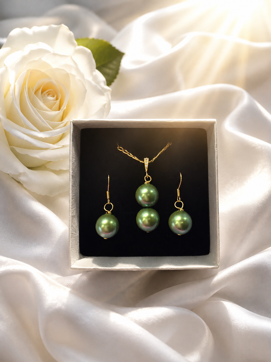 Stunning Green Pearl Set