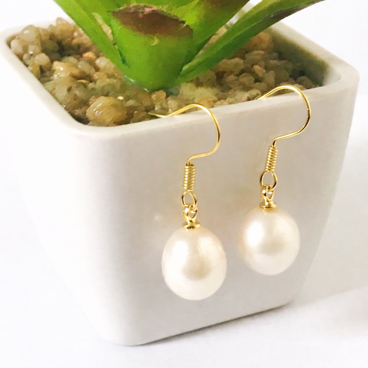 Classic Ivory Pearl Drop Earrings – Simple. Elegant. Timeless.