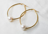 LIANNA - NATURAL WHITE PEARL x 14K GOLDFILLED OVAL HOOP EARRINGS