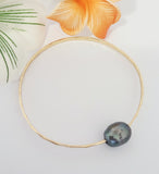 Genuine Single Tahitian Black Tone Pearl Hammered Style Hamilton Gold Bangle