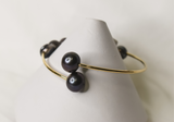 LINA - NATURAL DARK BROWN / BLACK BAROQUE PEARL OPEN BANGLE