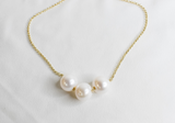 MELODY - NATURAL WHITE ROUND PEARL FLOATER NECKLACE (14K GOLDFILLED)